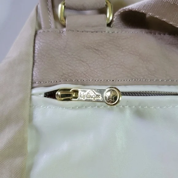 Kipling NWT Wendy Backpack purse tan white. - www  display picture 2